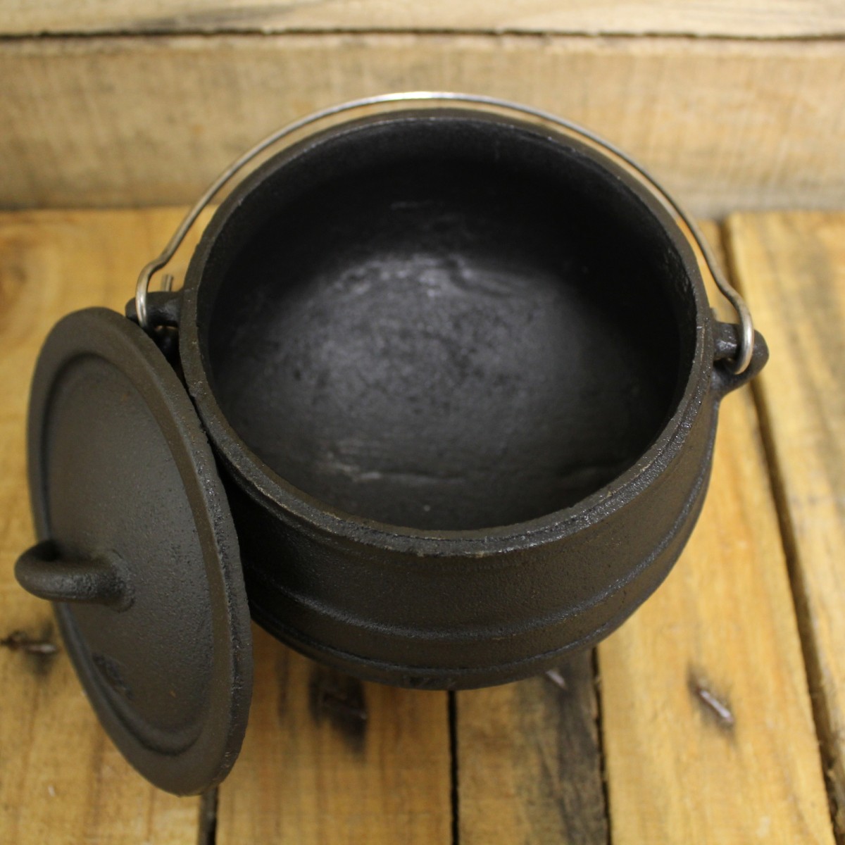 1/4 Cast Iron Caudlron Magic Pot Potjie Pot Crucible Wax Table